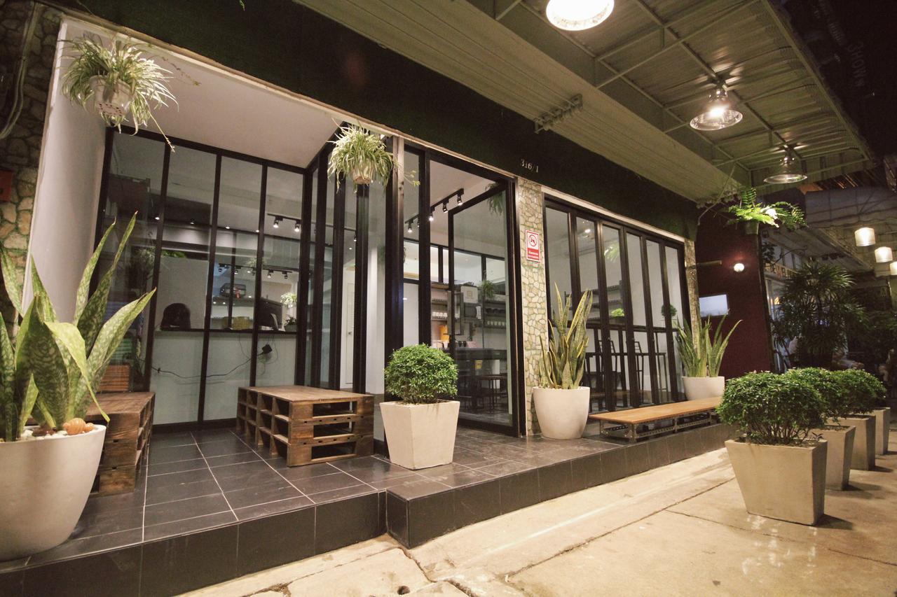 Mint Hostel Bangkok Exterior photo