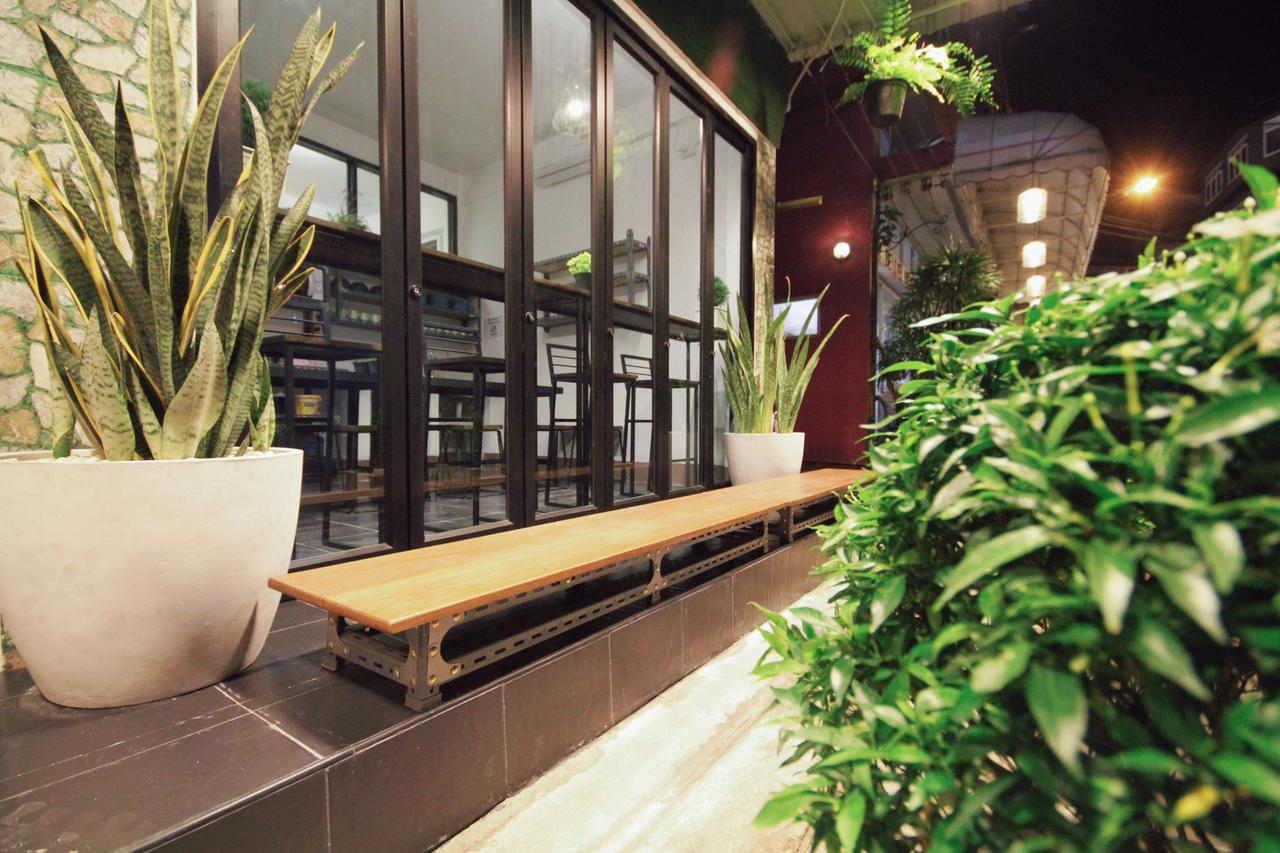 Mint Hostel Bangkok Exterior photo