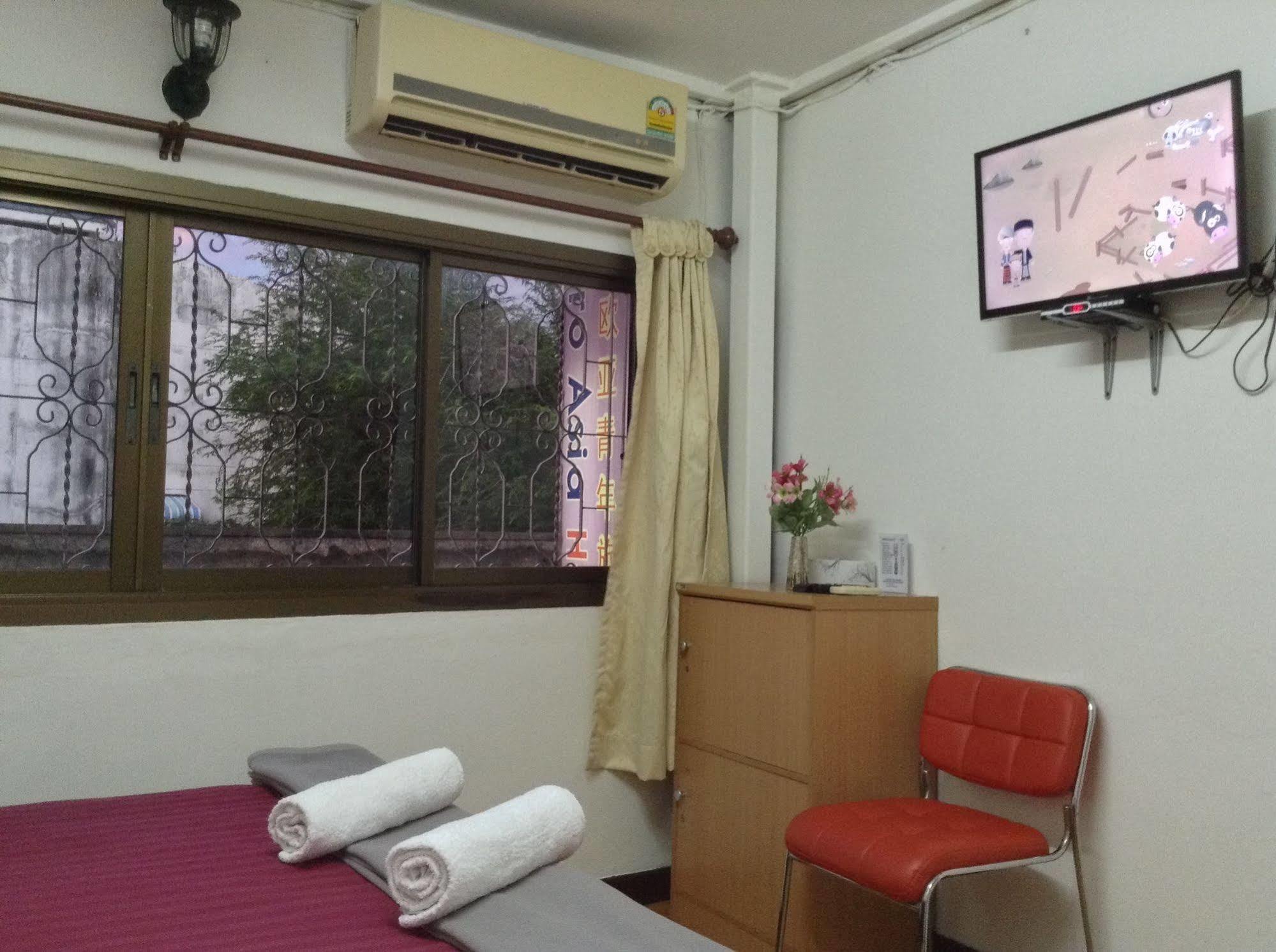 Mint Hostel Bangkok Exterior photo