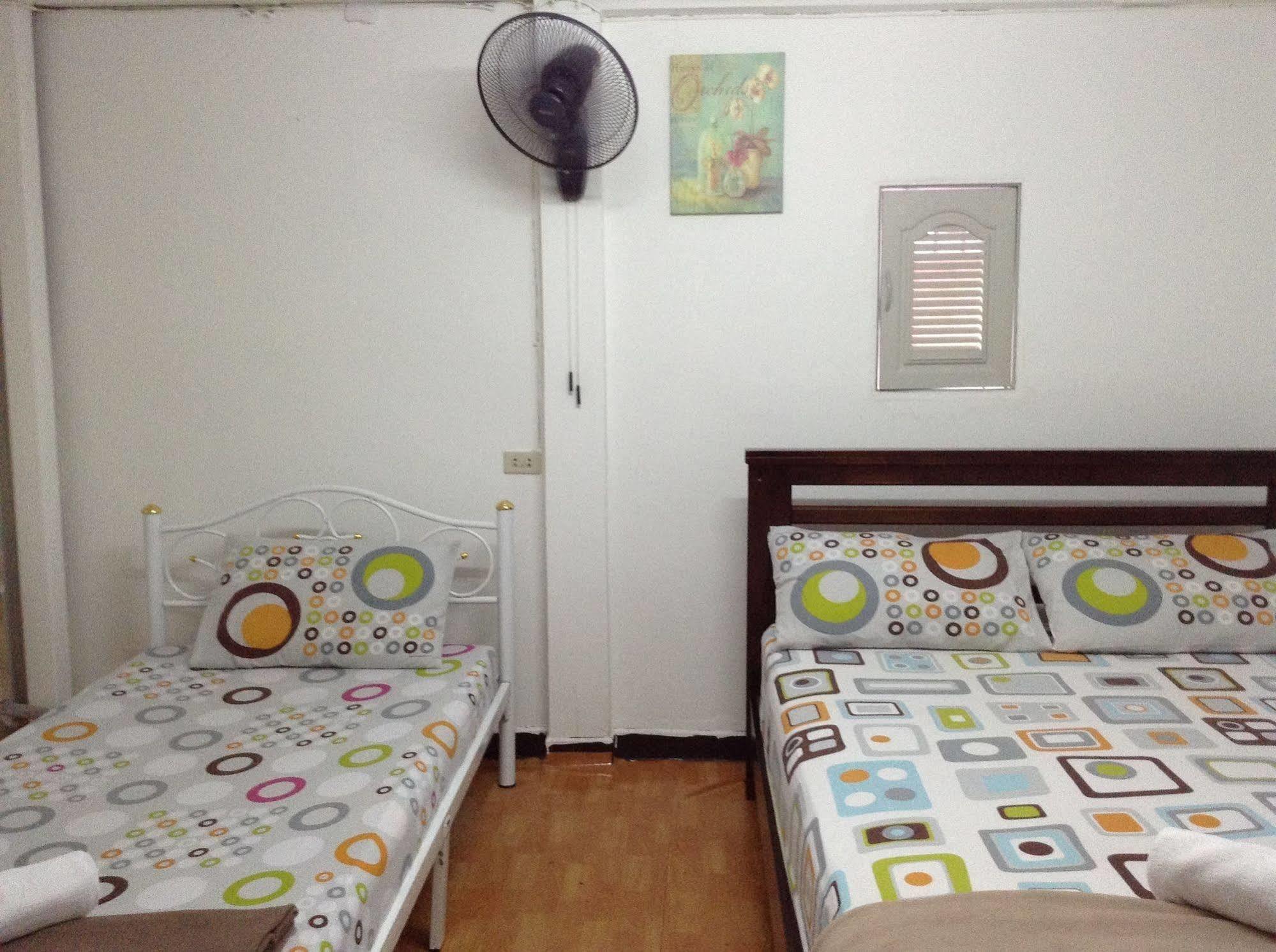 Mint Hostel Bangkok Exterior photo